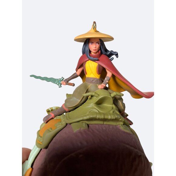 Hallmark QXD6545 Disney Raya and the Last Dragon Raya and Tuk Tuk 2021 Ornament - Picture 3 of 12